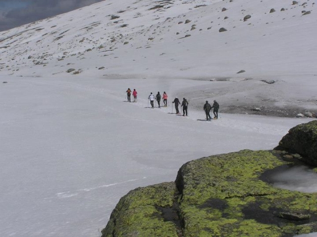  excursion with snowshoes 